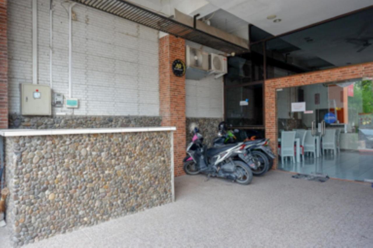 Oyo 1251 Residence 8 Semarang Dış mekan fotoğraf